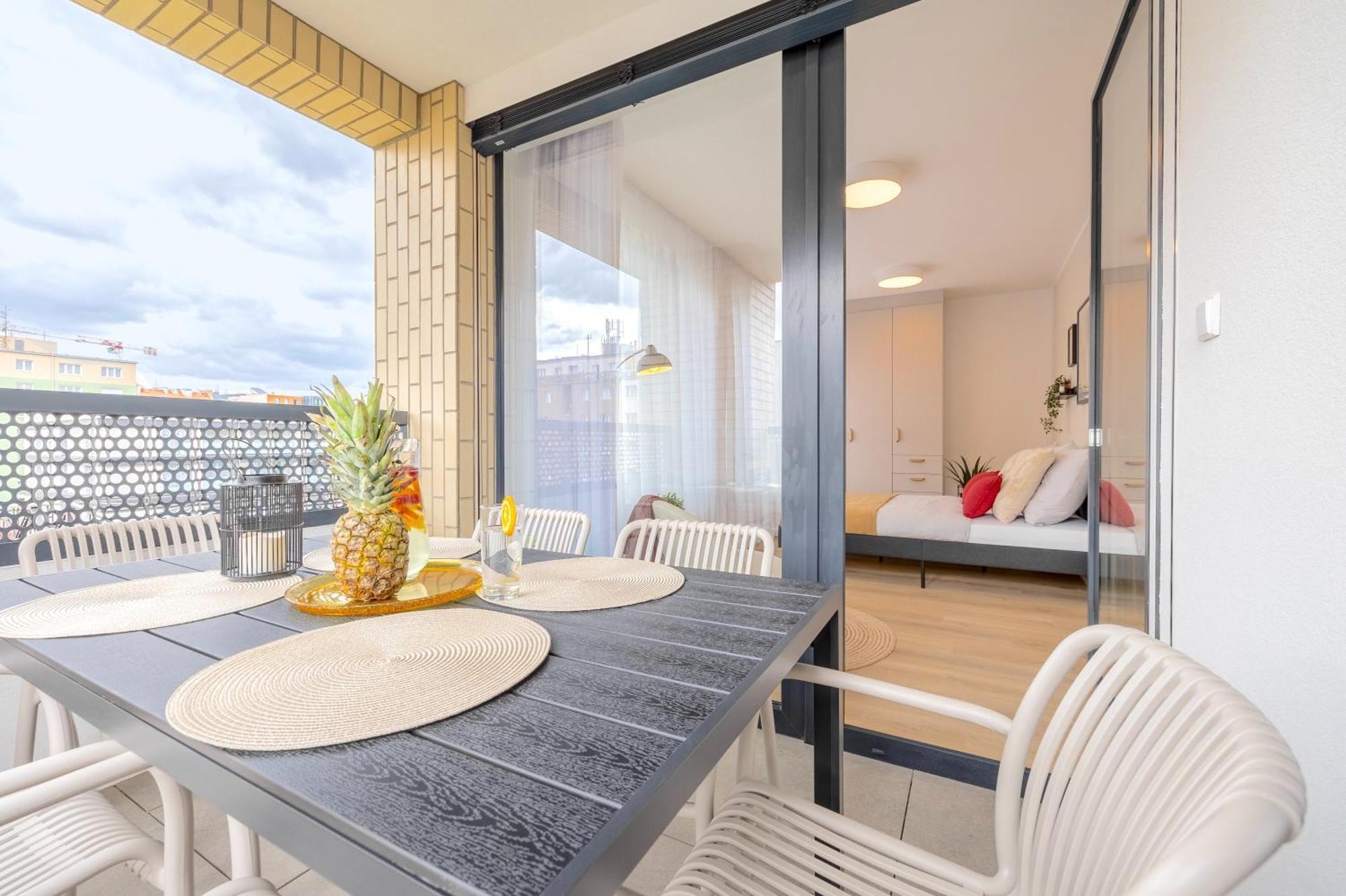 Bright 2Br - 5Th Floor, Balcony, Free Parking By Gravity Prague Lejlighed Eksteriør billede