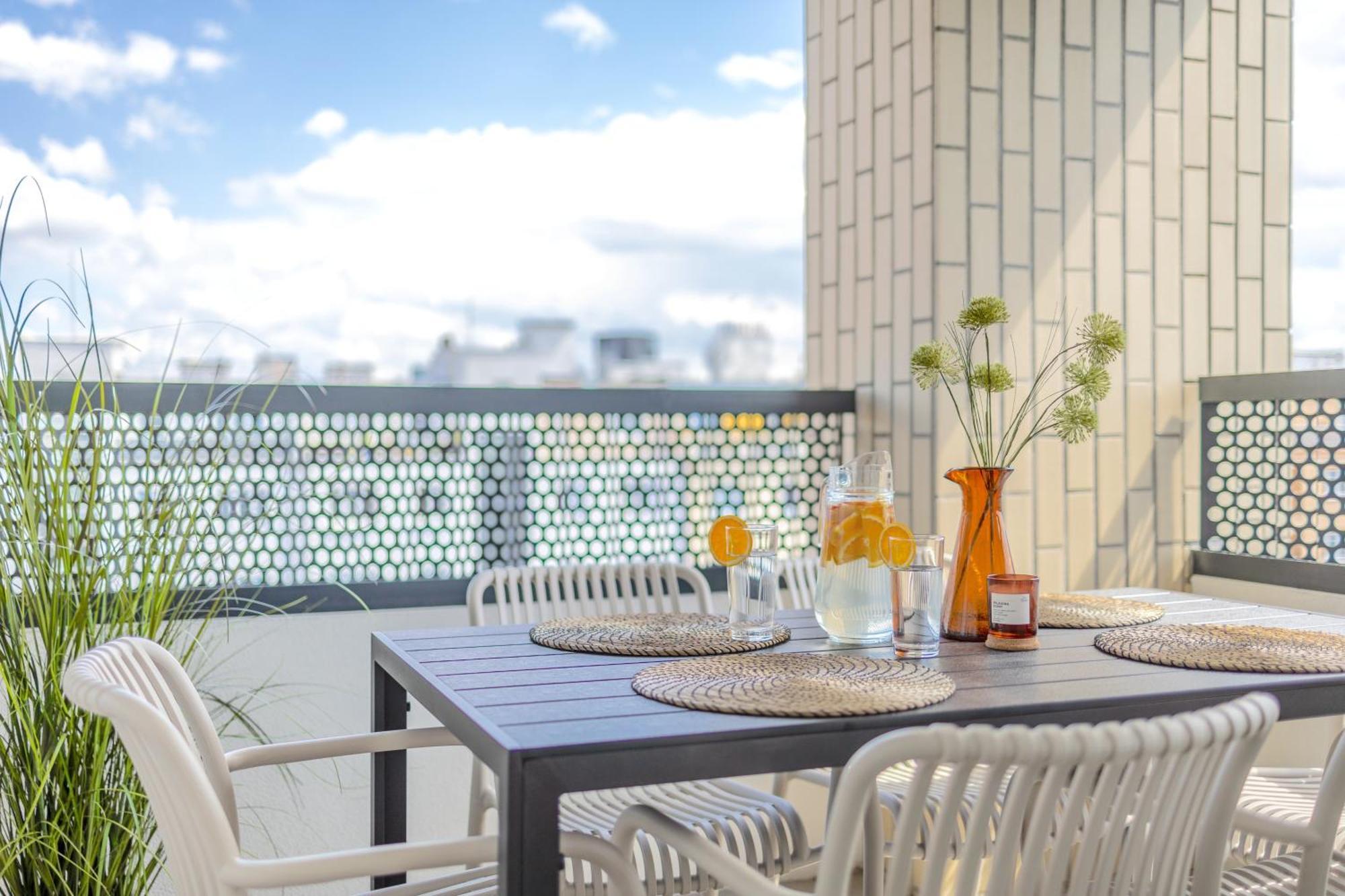 Bright 2Br - 5Th Floor, Balcony, Free Parking By Gravity Prague Lejlighed Eksteriør billede