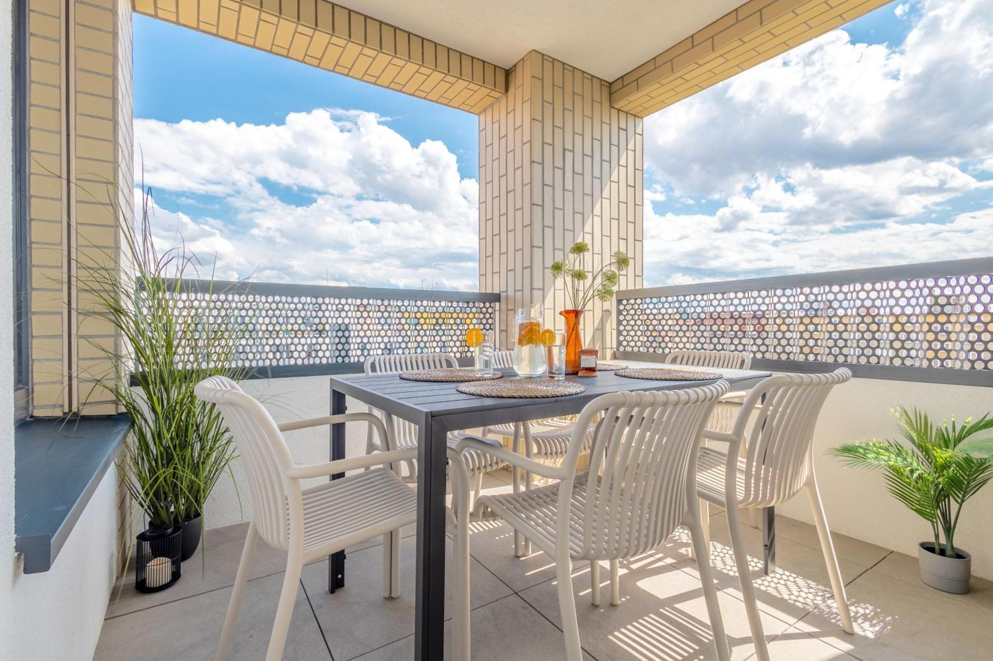 Bright 2Br - 5Th Floor, Balcony, Free Parking By Gravity Prague Lejlighed Eksteriør billede